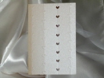 Hochzeitskarte mit Silberherzchenin creme